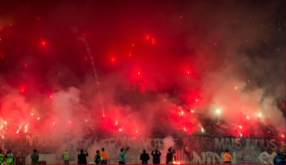 جمهور الوداد يعود بأغنية مزلزلة “مارانيش أليز فبلاد الشفارة” (فيديو)