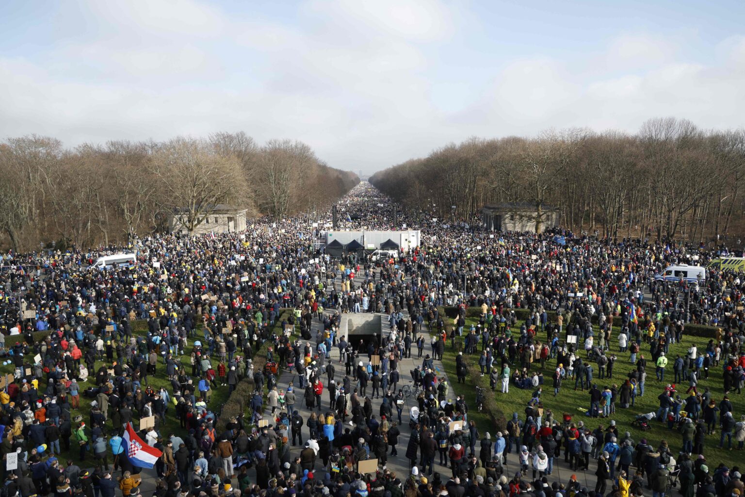 أكثر من 100 ألف متظاهر في ألمانيا ينادون بوقف الحرب