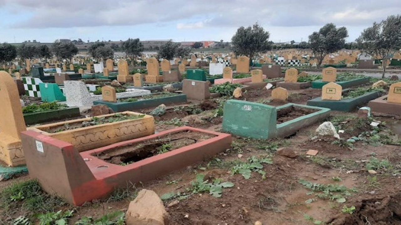 الحكومة تقنن عمليات دفن الجثث ونقلها وإخراجها من القبور