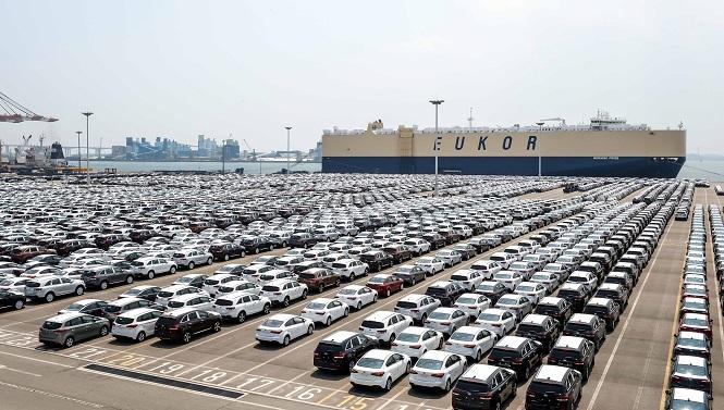 مبيعات قطاع السيارات ترتفع بـ40,4% وعائدات الفوسفاط تتراجع بأزيد من 30%