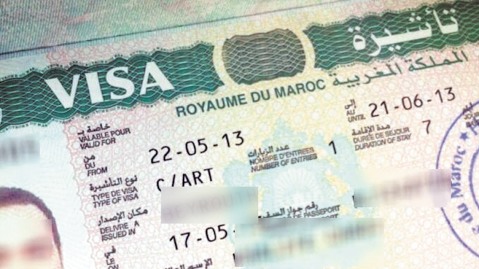 مغاربة يطلقون حملة إلكترونية تطالب بفرض التأشيرات على الفرنسيين