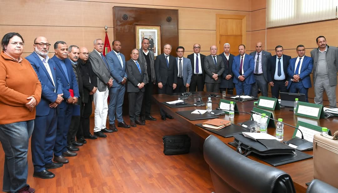 بعد تلويحها بالتصعيد.. وزير التربية الوطنية يلتقي النقابات ويعد بتنزيل كافة الالتزامات