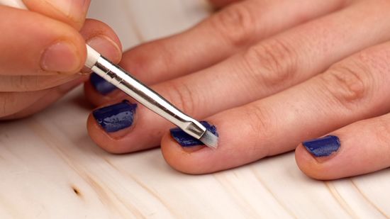 منع منتجات تجميل تستعمل في طلاء الأظافر لاحتوئها موادا لها آثار سامة محتملة