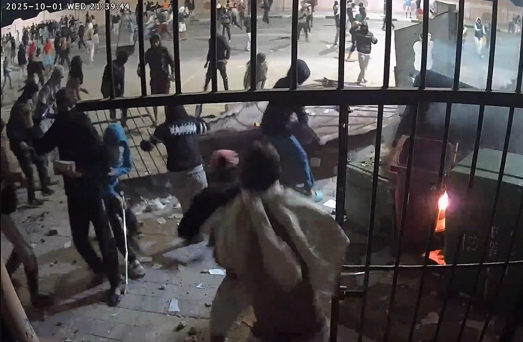 تحقيق “لوموند” يعيد تركيب أحداث العنف في القليعة ووجدة خلال احتجاجات “جيل زد” – لكم-lakome2