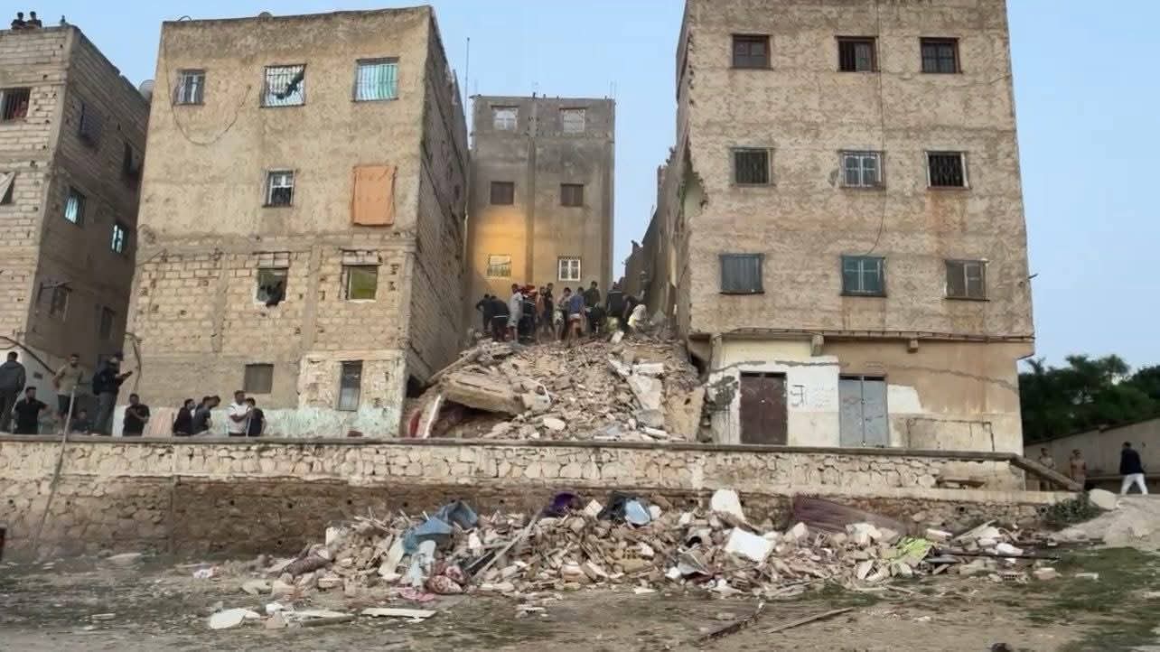 حصيلة أولية.. إصابة 3 أشخاص بجروح خطيرة إثر انهيار عمارة بمدينة فاس حصيلة أولية.. إصابة 3 أشخاص بجروح خطيرة إثر انهيار عمارة بمدينة فاس