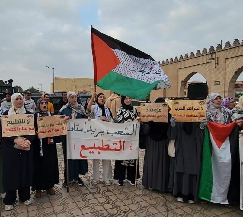 بين التفكيك والإسقاط: قراءة نقدية في جدل صلاة باب دكالة