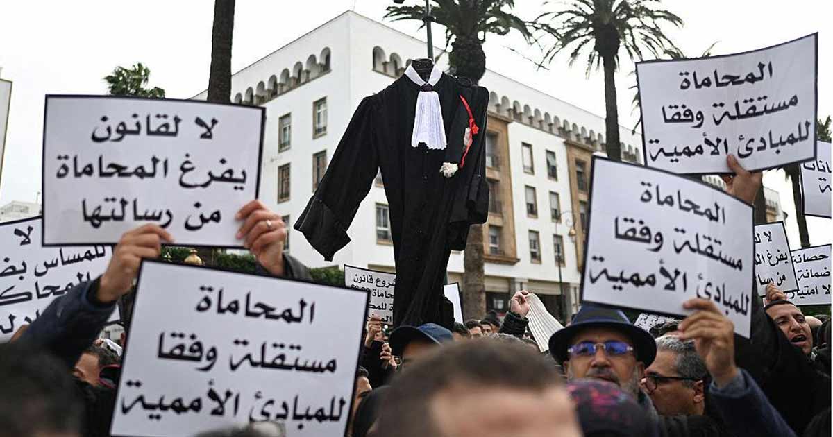 المحامون يعلنون مواصلة التوقف الشامل عن تقديم الخدمات حتى إشعار آخر رفضا لـ”قانون المهنة” المحامون يعلنون مواصلة التوقف الشامل عن تقديم الخدمات حتى إشعار آخر رفضا لـ”قانون المهنة”