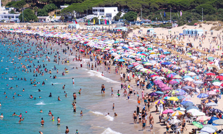 لماذا لا تزال بعض شواطئ طنجة ملوثة ولا تصلح للسباحة