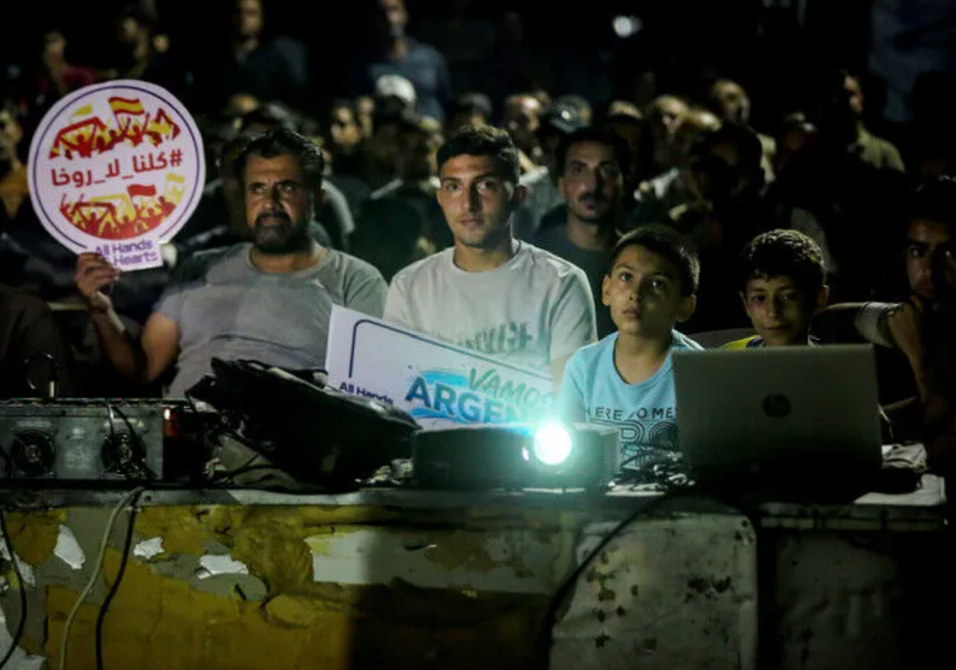 وفاء لدعمها لفلسطين.. غزة تحتفي بتتويج إسبانيا بالمونديال وفاء لدعمها لفلسطين.. غزة تحتفي بتتويج إسبانيا بالمونديال