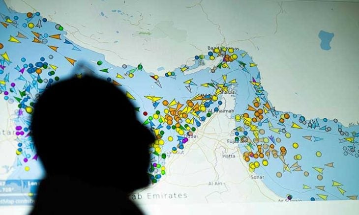 إيران تعلن أن مضيق هرمز يبقى مقفلا وواشنطن تؤكد أنه مفتوح بحمايتها إيران تعلن أن مضيق هرمز يبقى مقفلا وواشنطن تؤكد أنه مفتوح بحمايتها