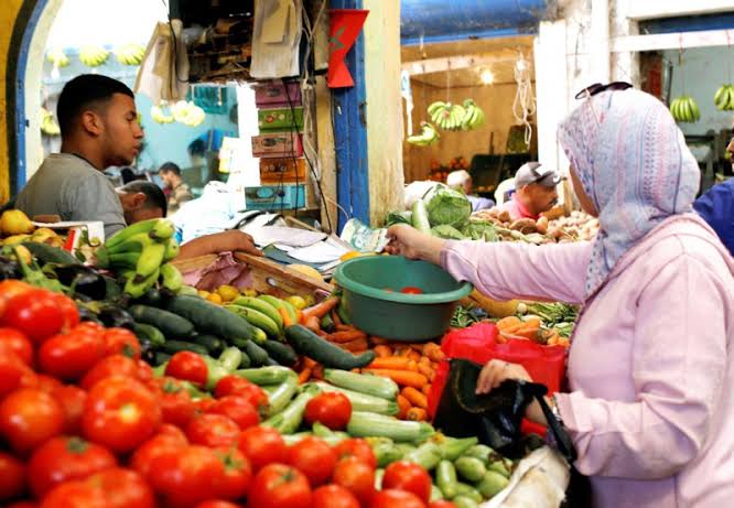 أزيد من 76% من الأسر المغربية تصرح بتدهور معيشيتها و39% يلجؤون للاقتراض.. والادخار يقتصر على 2.8% أزيد من 76% من الأسر المغربية تصرح بتدهور معيشيتها و39% يلجؤون للاقتراض.. والادخار يقتصر على 2.8%